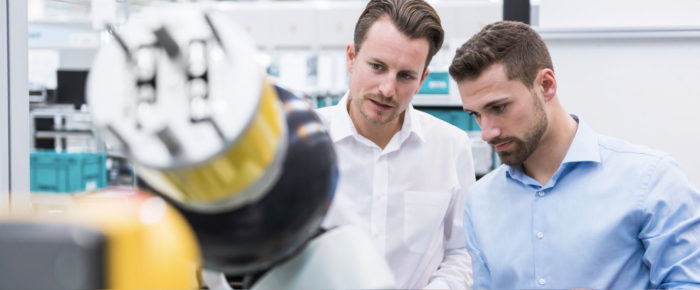 Ingenieros realizando una Evaluación de riesgos